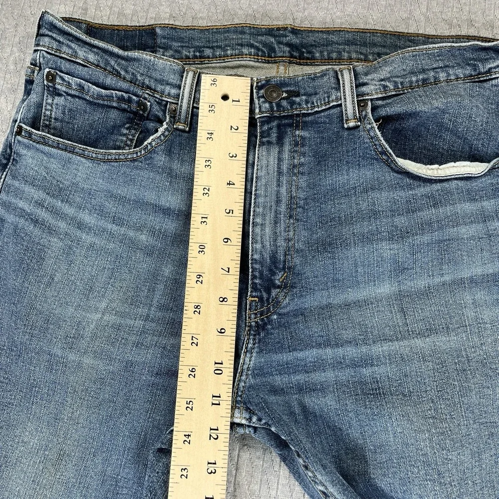 Levi's 505 Men's (34X31) straight leg, relaxed, fit medium wash blue jeans pants